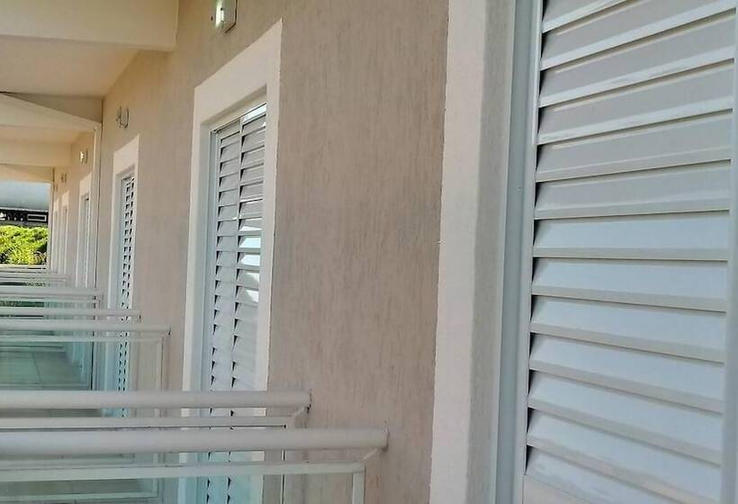 חדר סופריור לשלושה, Canaã Express