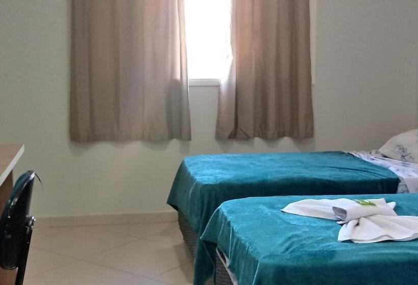 חדר סופריור לארבעה, Canaã Express