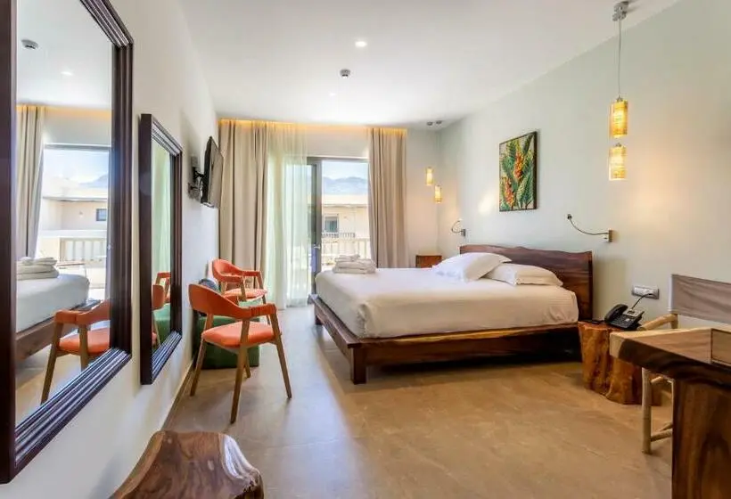 ガーデンビュースーペリアールーム, Elysian Luxury Hotel And Spa