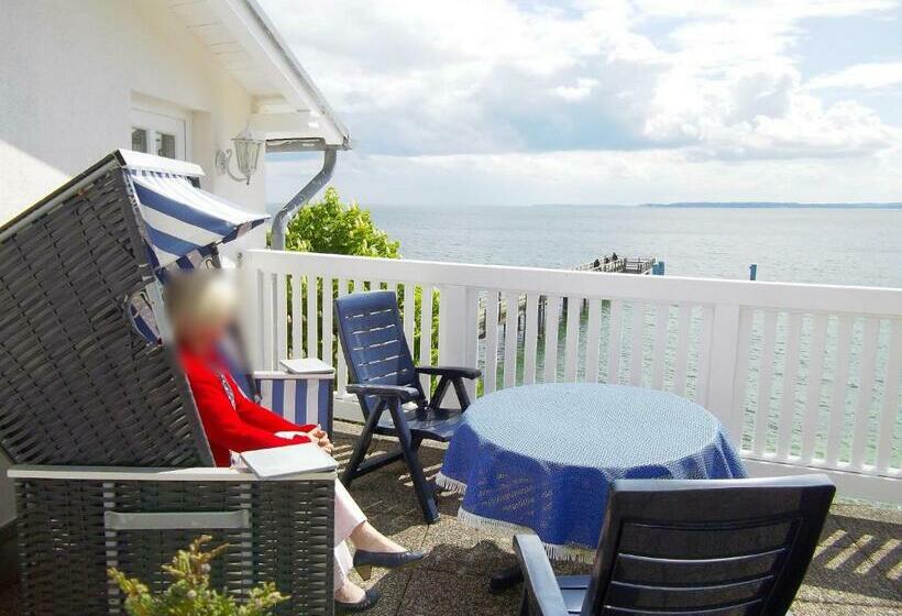 غرفة ديلوكس مطلّة علي البحر, Fährblick Pension Direkt Am Wasser