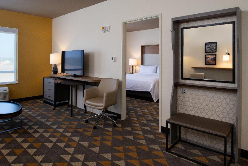 带大床的套房, Holiday Inn & Suites   Idaho Falls, An Ihg