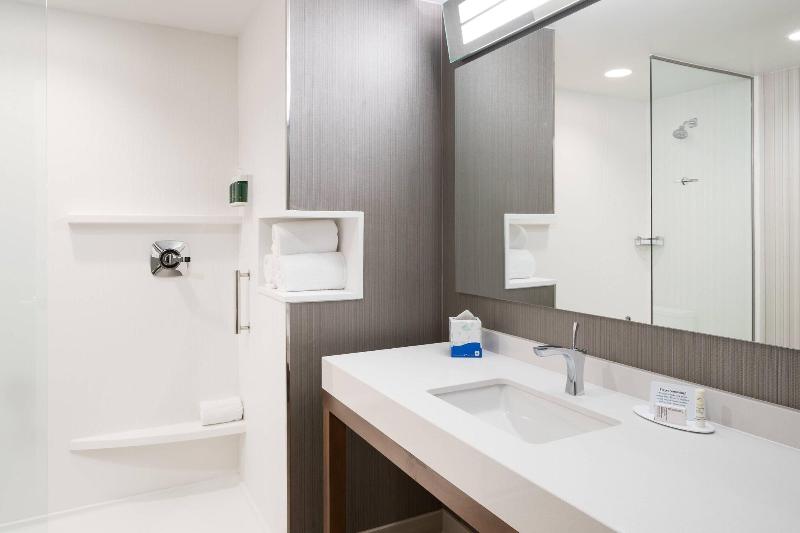 스탠다드 룸 킹사이즈 침대, Courtyard By Marriott Hilton Head Island