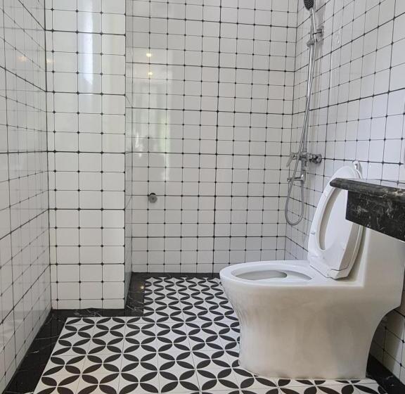 اتاق خانوادگی با چشمانداز کوه, đại Thủy