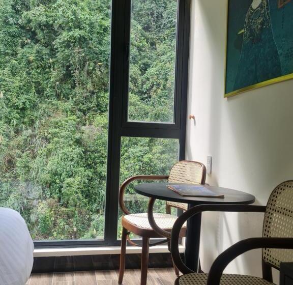 اتاق خانوادگی با چشمانداز کوه, đại Thủy