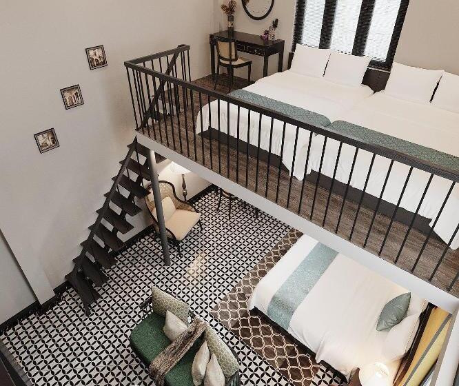 سوئیت جونیور با چشمانداز کوهستان, đại Thủy