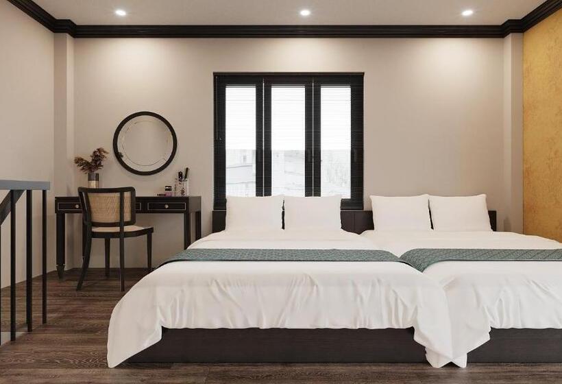 سوئیت جونیور با چشمانداز کوهستان, đại Thủy