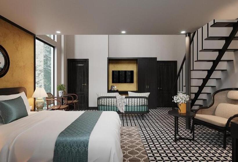 سوئیت جونیور با چشمانداز کوهستان, đại Thủy