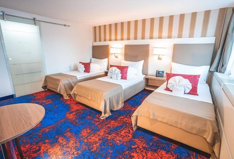 Номер Стандарт Трехместный, My Home Hotel   Free Parking