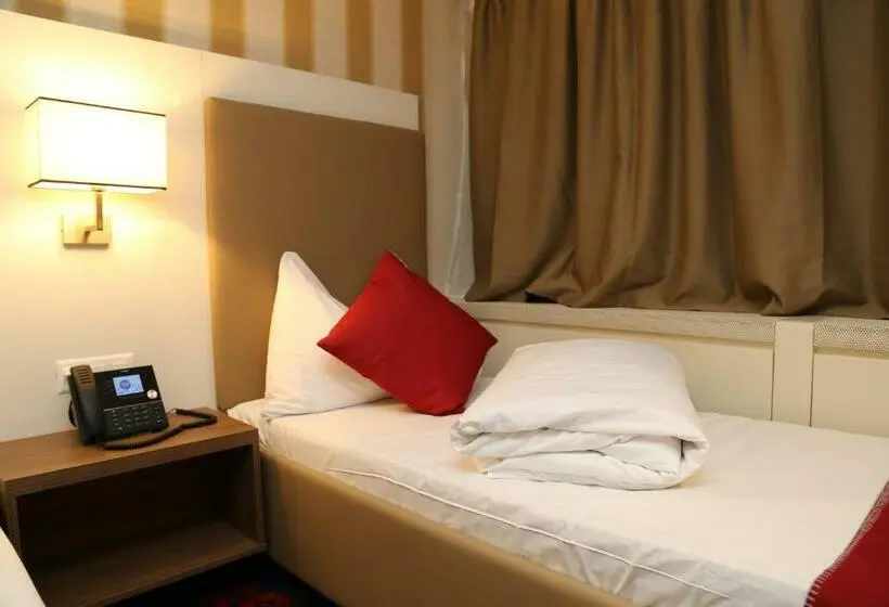 اتاق یک تخته با تراس, My Home Hotel   Free Parking