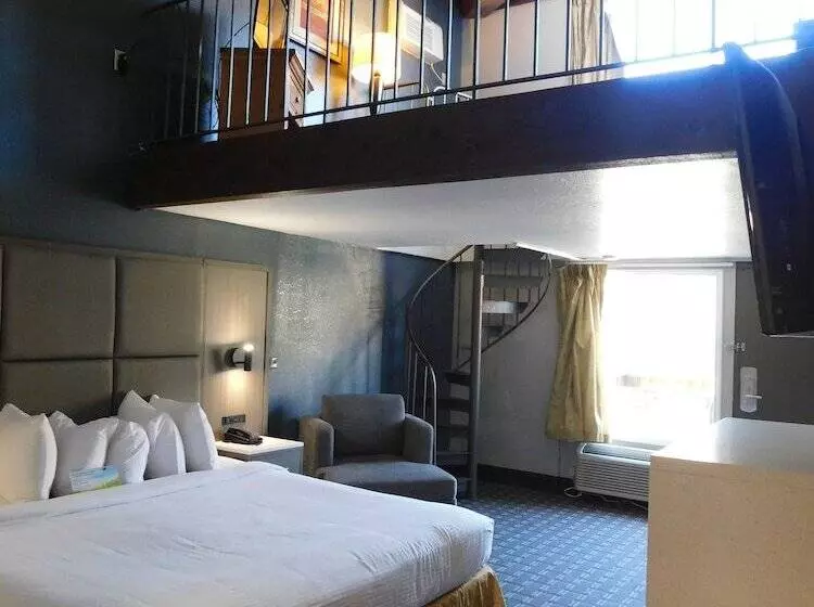 スイート, Days Inn & Suites By Wyndham Downtown Gatlinburg Parkway