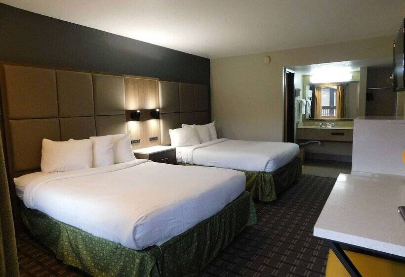 디럭스 룸, Days Inn & Suites By Wyndham Downtown Gatlinburg Parkway