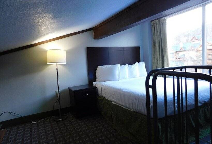Suite, Days Inn & Suites By Wyndham Downtown Gatlinburg Parkway