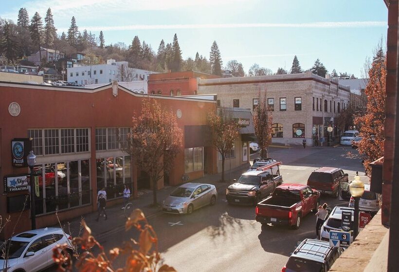 غرفة قياسية, Hood River