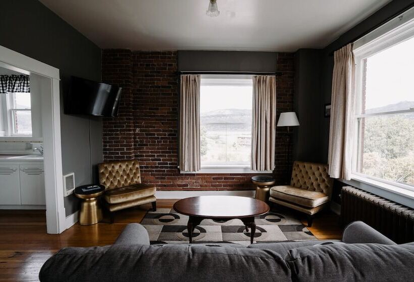 جناح, Hood River