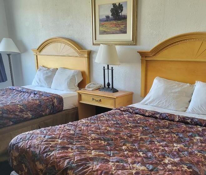 غرفه قياسيه سريرين مزدوجين, Rodeway Inn