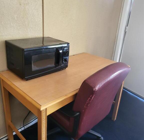 غرفة قياسية سرير كينج, Rodeway Inn