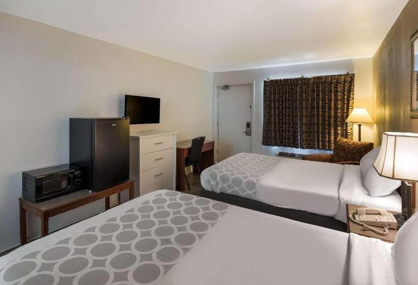 غرفه قياسيه سريرين مزدوجين, Rodeway Inn
