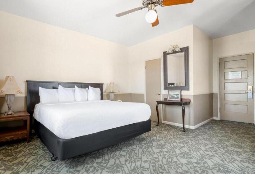 غرفة قياسية سرير كينج, St. Michael