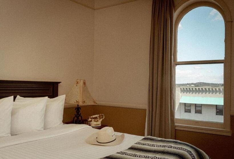 غرفة قياسية سرير كينج, St. Michael