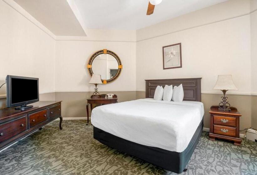 غرفة كلاسيكية, St. Michael