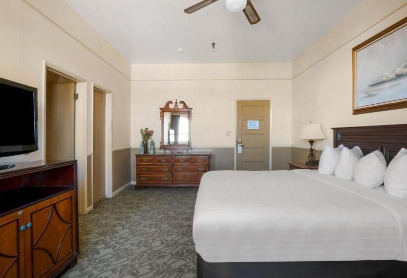 جناح, St. Michael