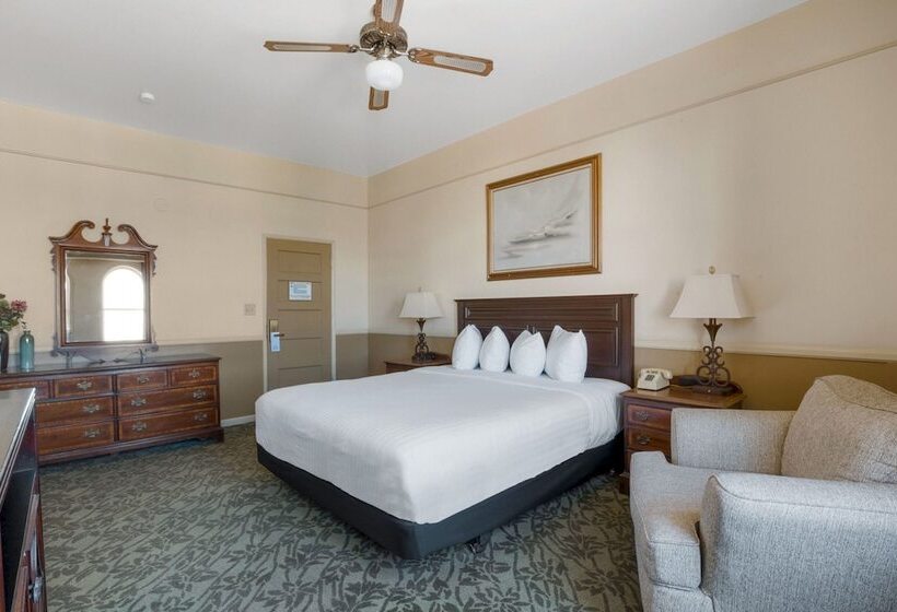 جناح, St. Michael