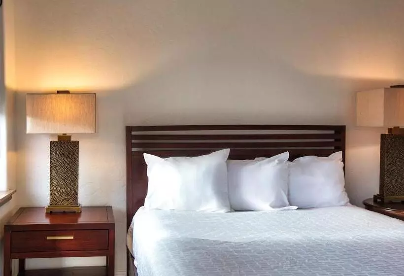 سوئیت با چشم‌انداز رودخانه, The Inn At Riverwalk