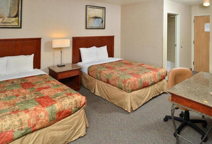 غرفه قياسيه سريرين مزدوجين, Rodeway Inn & Suites