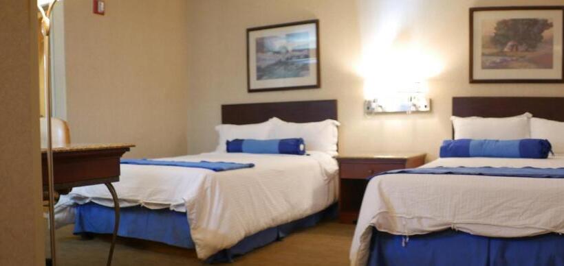 غرفه قياسيه سريرين مزدوجين, Rodeway Inn & Suites