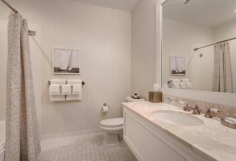 غرفة قياسية مطلّة علي البحيرة, Inn At Bay Harbor, Autograph Collection