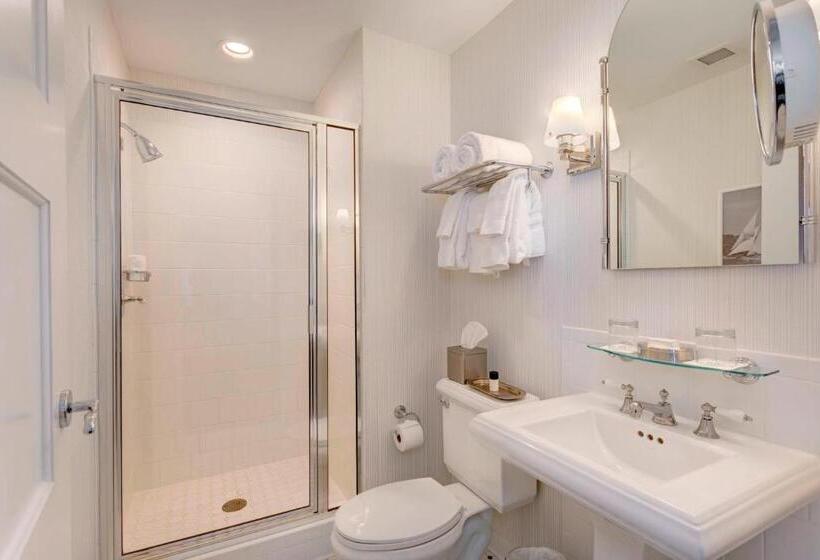 إستوديو قياسى سرير ملكى, Inn At Bay Harbor, Autograph Collection