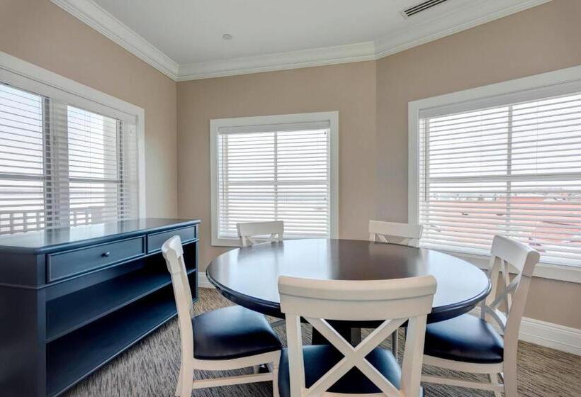 إستوديو قياسى سرير ملكى, Inn At Bay Harbor, Autograph Collection