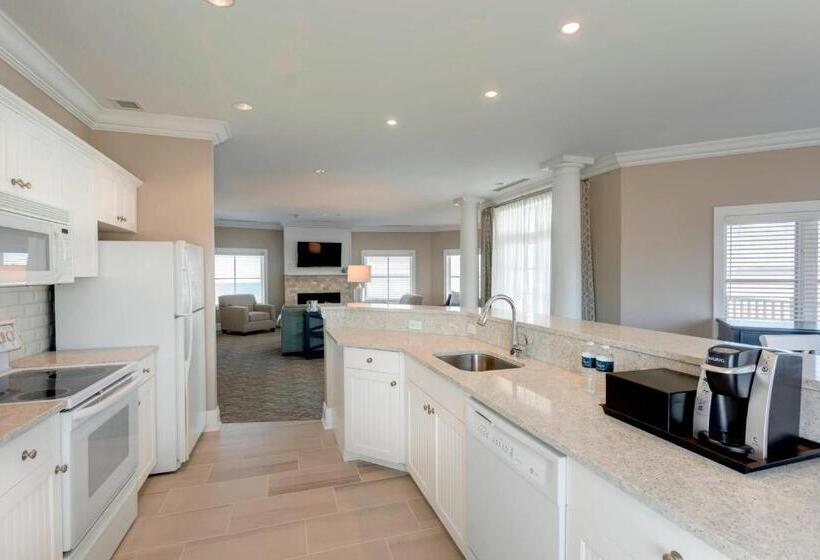 إستوديو قياسى سرير ملكى, Inn At Bay Harbor, Autograph Collection