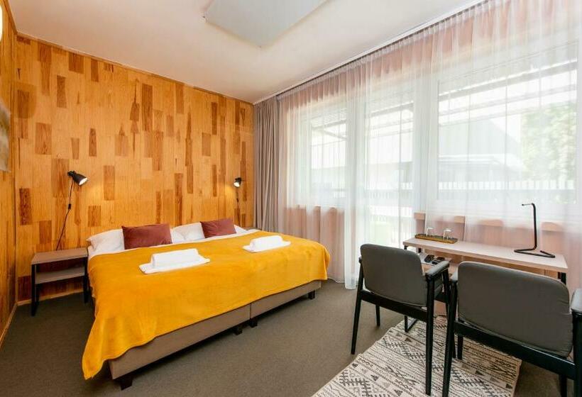 带阳台的高级房间, Veverica