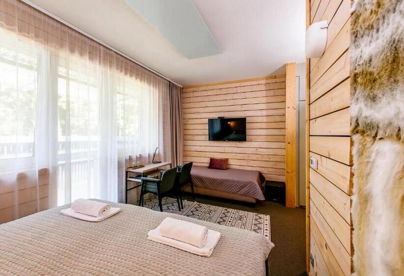 高级三人间, Veverica