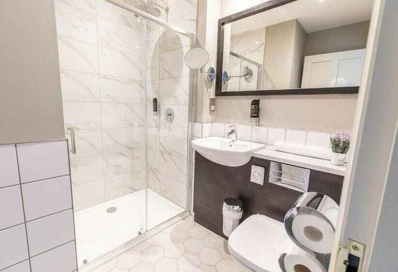 Номер Deluxe, Blackfriars