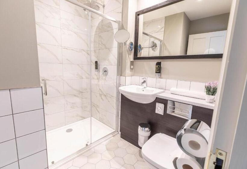 Номер Deluxe, Blackfriars