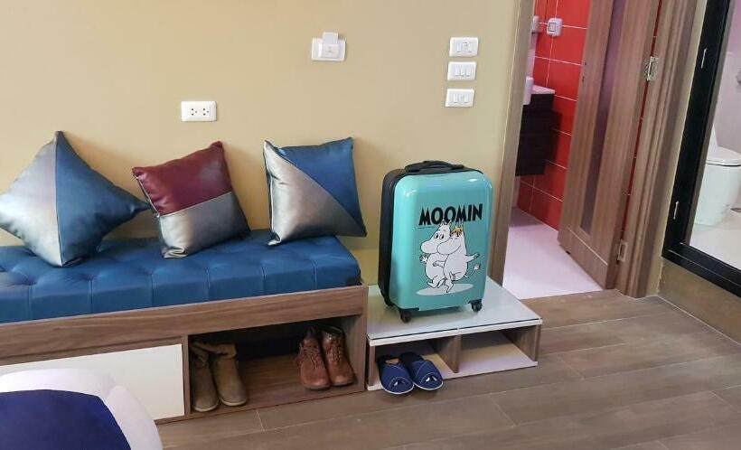 キングサイズベッドのデラックスルーム, Bluetel Re Sidence Bangkok Impact 1 Time Drop Off Service To Impact