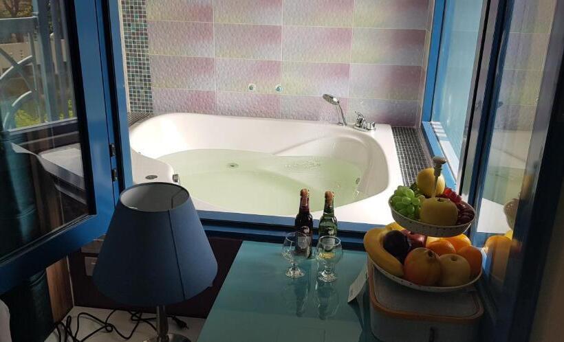 ハイドロマッサージバス付きスイート, Bluetel Re Sidence Bangkok Impact 1 Time Drop Off Service To Impact