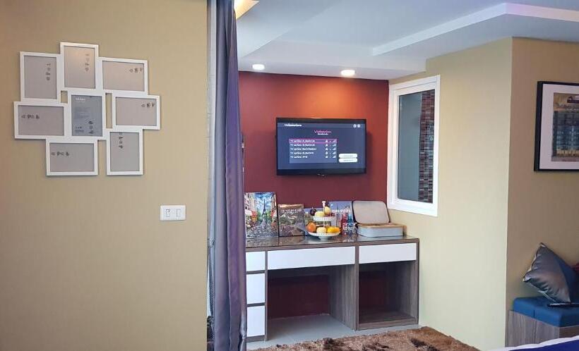 キングサイズベッドのデラックスルーム, Bluetel Re Sidence Bangkok Impact 1 Time Drop Off Service To Impact