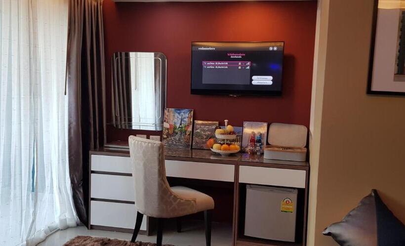 キングサイズベッドのデラックスルーム, Bluetel Re Sidence Bangkok Impact 1 Time Drop Off Service To Impact