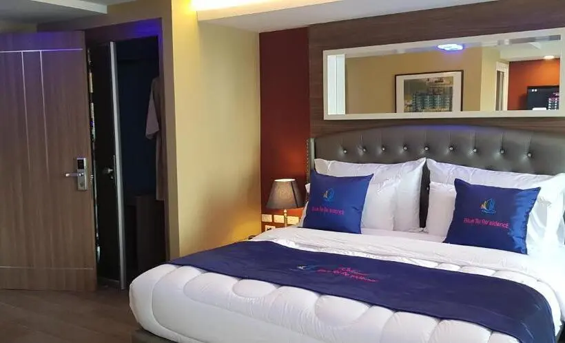 キングサイズベッドのデラックスルーム, Bluetel Re Sidence Bangkok Impact   1 Time Drop Off Service To Impact