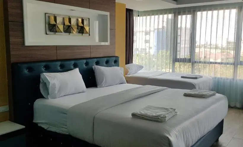 キングサイズベッドのデラックスルーム, Bluetel Re Sidence Bangkok Impact   1 Time Drop Off Service To Impact