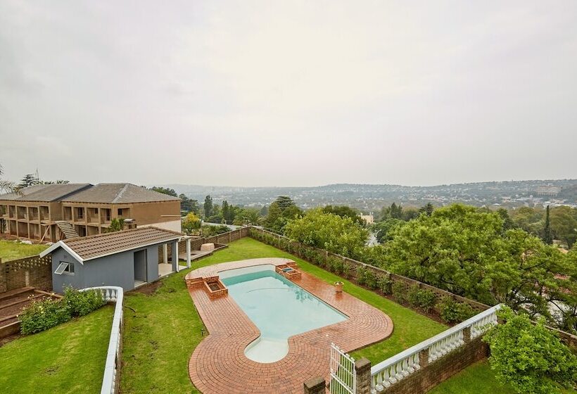 Студия Deluxe, Daze House