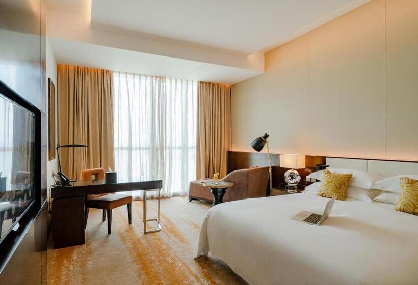 اتاق استاندارد با تخت بزرگ, Johari Rotana