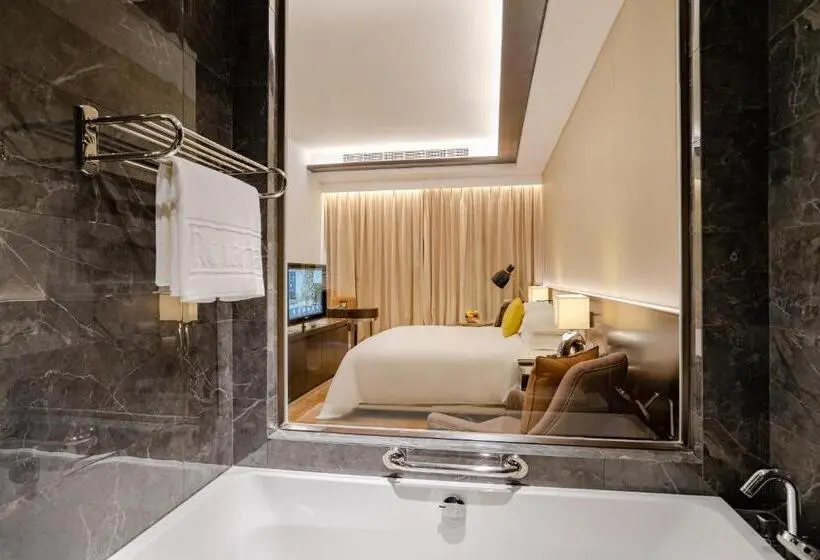 اتاق استاندارد با تخت بزرگ, Johari Rotana