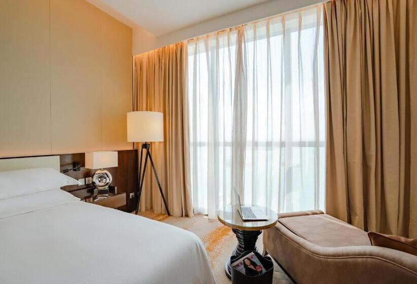 Suite, Johari Rotana