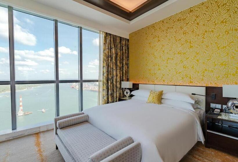 Suite Real, Johari Rotana
