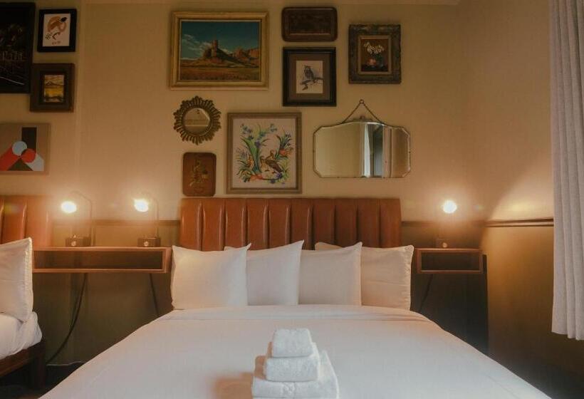 غرفة قياسية حمام مشترك, Kex