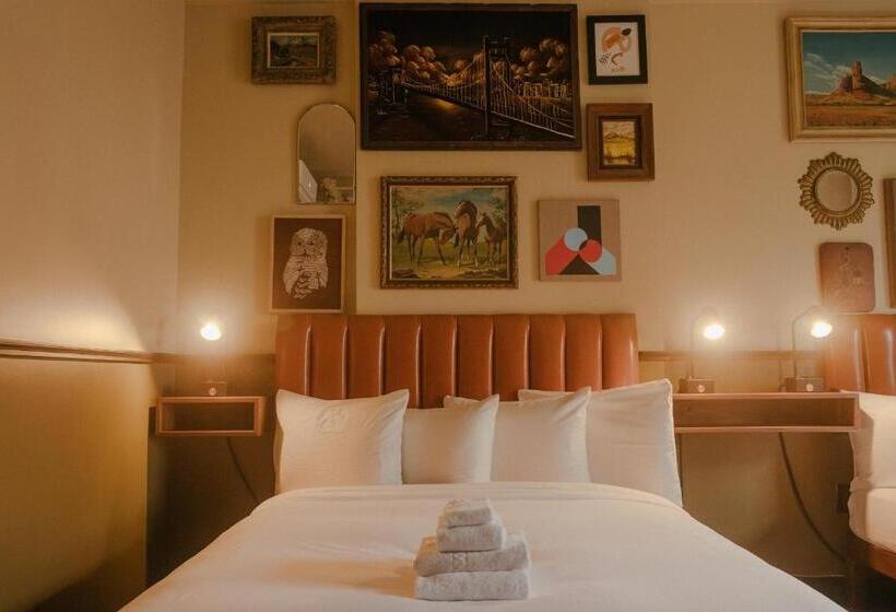 غرفة قياسية حمام مشترك, Kex